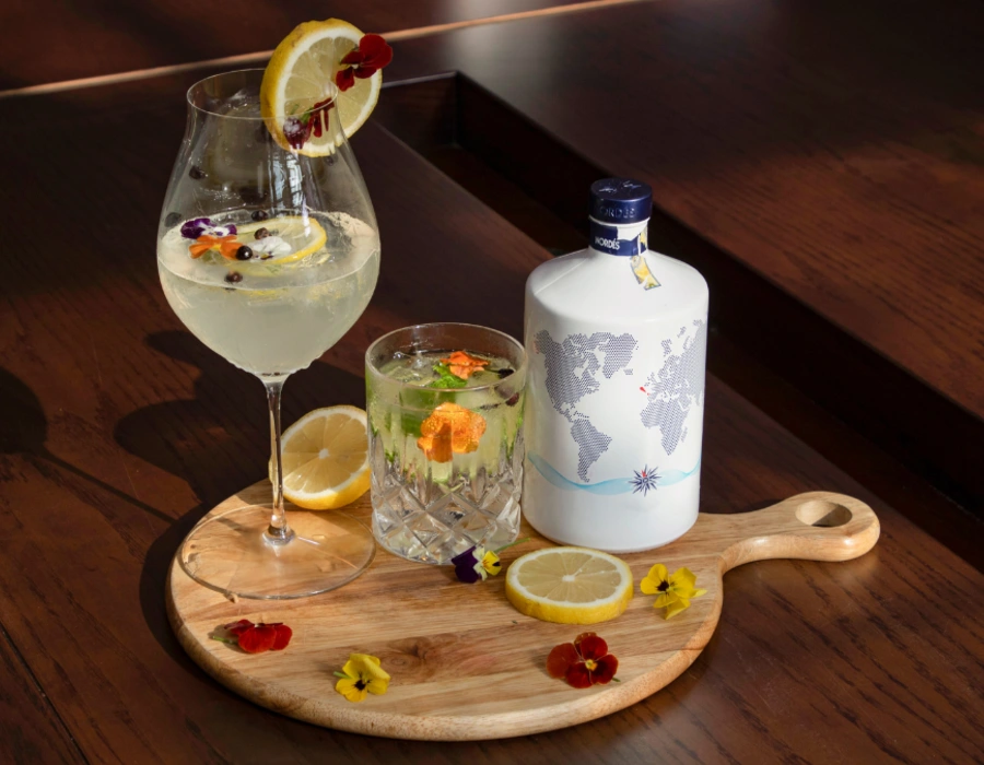gin with pepper, juniper berries and other natural botanicals