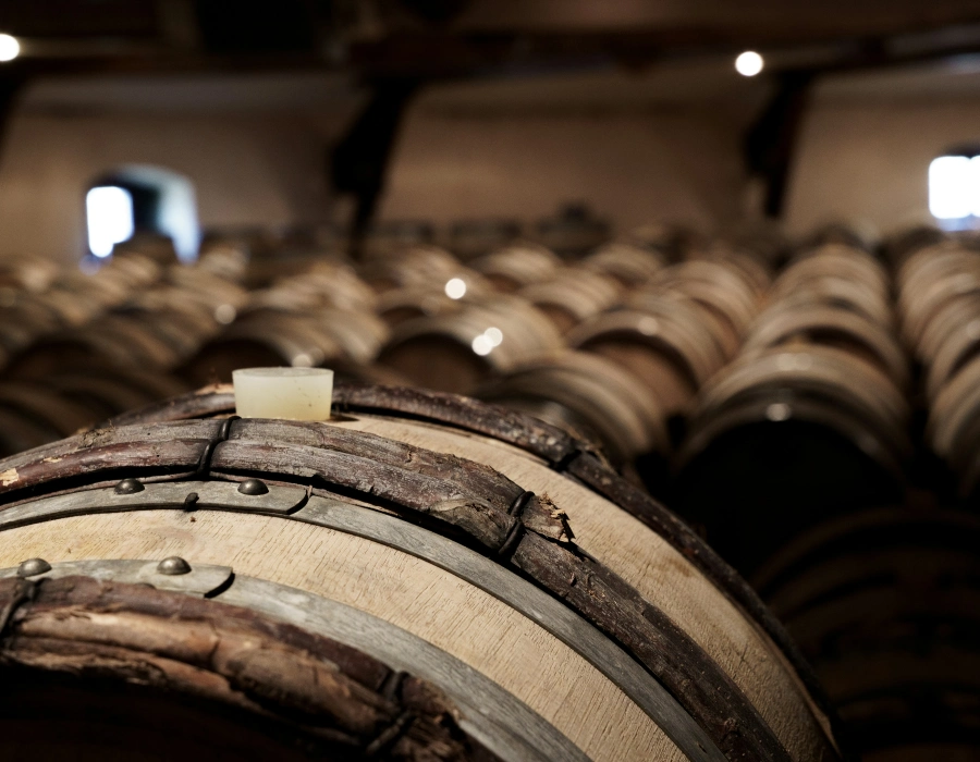 How Barrel Aging Shapes the Flavor of Whiskey: The Complete Guide